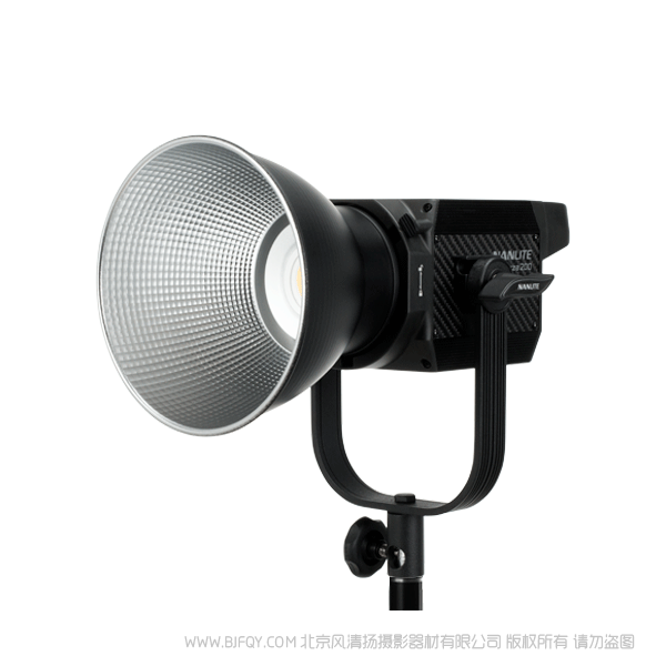 南光(NANLITE) Forza200 "37540 Lux @ 1m"(帶標(biāo)準(zhǔn)罩)延續(xù)Forza系列魅力 體積更小 200W高亮輸出 無懼場景檢驗(yàn)